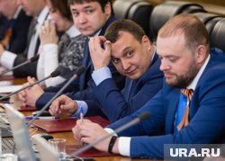 Депутата думы Нижневартовска Дмитрия Великого (в центре) перепутали с иноагентом