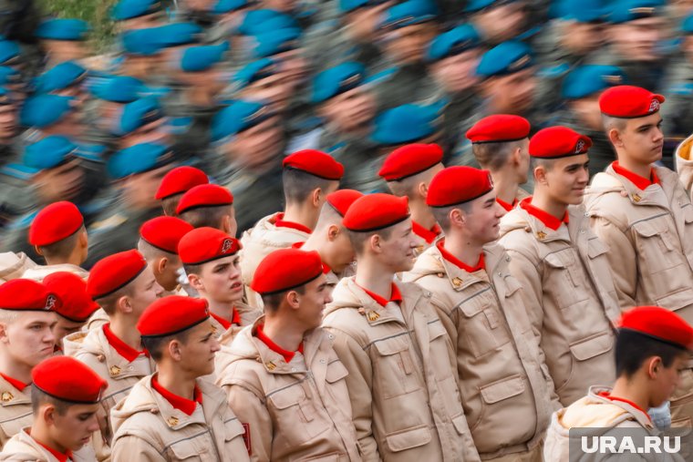 Не всем родителям хватает средств для покупки формы для юнармейцев (архивное фото)