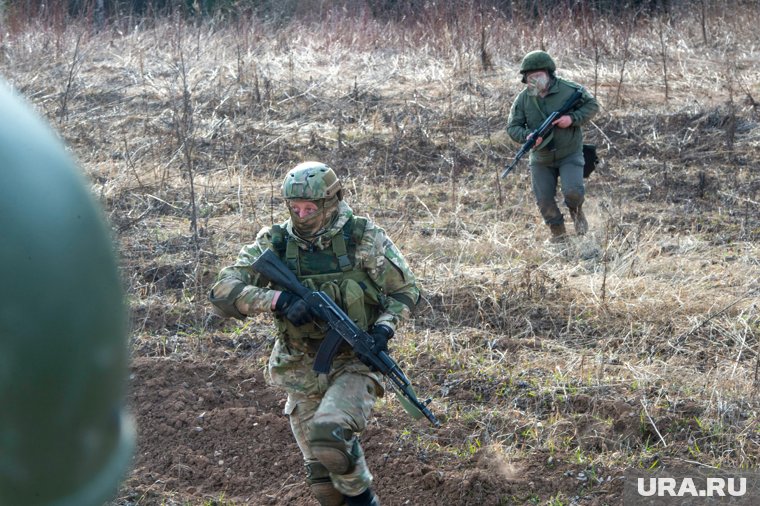 Во время наступления бойцы «Востока» продвигались вперед от укрытия к укрытию (архивное фото)