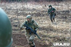Во время наступления бойцы «Востока» продвигались вперед от укрытия к укрытию (архивное фото)