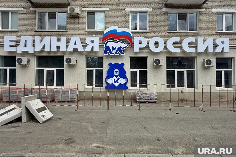 Курганцы защищают ремонт двора возле офиса ЕР и критикуют протестующих