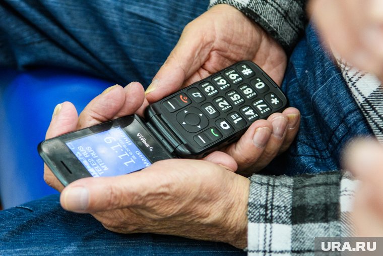 Самой популярной «раскладушкой» из нулевых стала Motorola RAZR V3