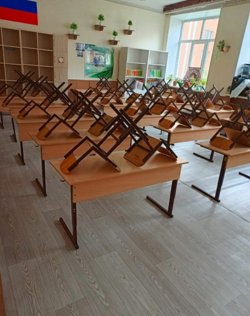 В классе постелили новый линолеум