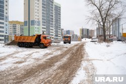 На улице Карпинского установили четыре мостовые балки из 92