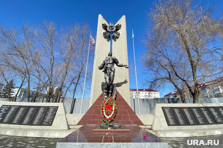 На памятнике была 2 минуты: стали известны детали выходки курганской девушки