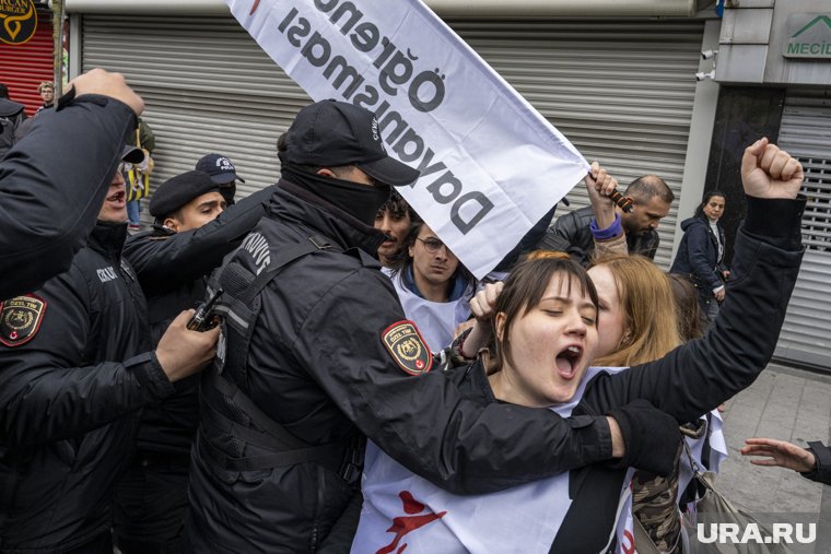 В Стамбуле полиция арестовала демонстрантов, вышедших на первомайскую акцию