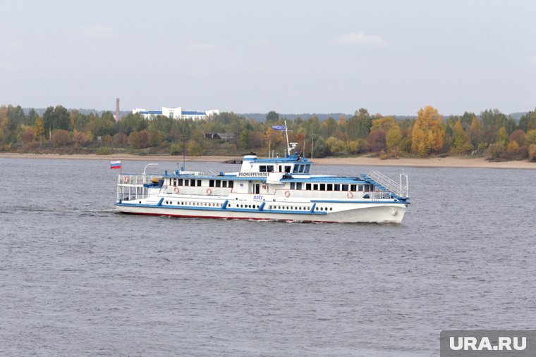 Теплоход регулярно курсирует между Салехардом и селом Катравож