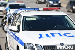 Сотрудники ГАИ разбираются в причинах аварии