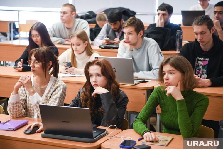 Студенты, прошедшие практику на предприятии, хотят остаться работать дальше