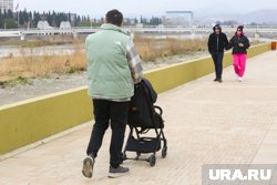 Папы получают все пособия по уходу за ребенком (архивное фото)