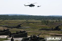 По словам Муравейко, учения проводятся для повышения уровня подготовки армий