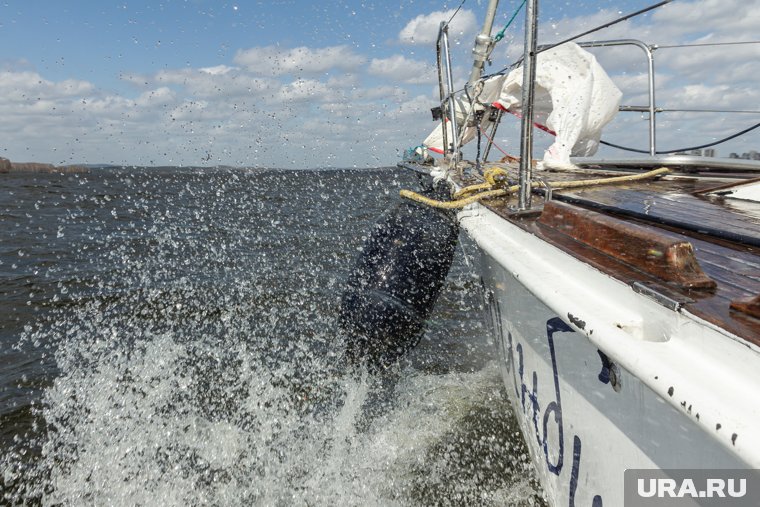 Водолазы нашли два тела на месте крушения яхты у побережья Сицилии