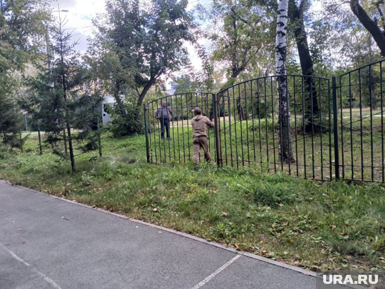 Забор убрали у сквера «Юности» на Маяке