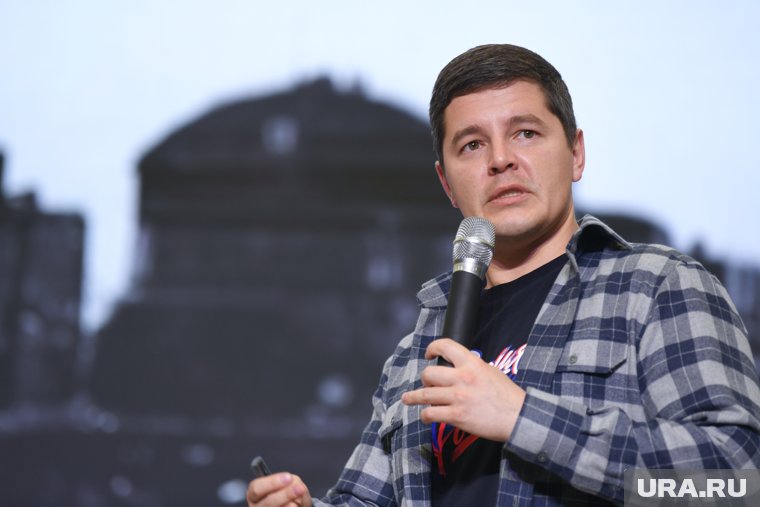 Дмитрий Артюхов поздравил ямальцев с семейным праздником