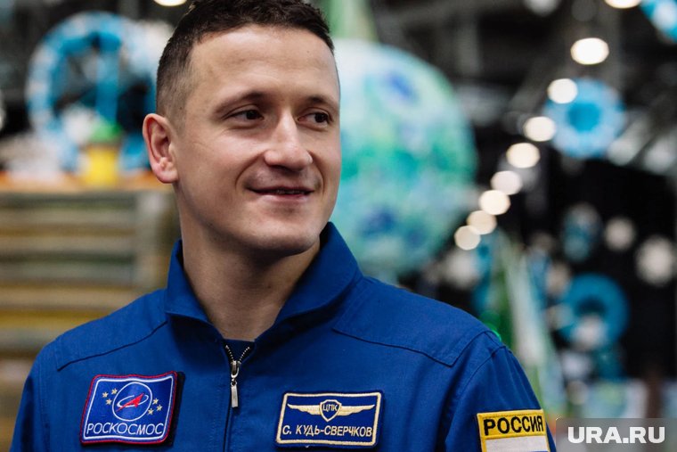 Помимо именитых музыкантов Сараев брал интервью у космонавтов, общался с Сергеем Кудь-Сверчковым