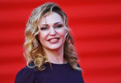 Алла Довлатова надеется встретиться со слушателями в эфире