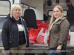 Во дворе Донецкого рескома КПРФ загружаем гумпомощь