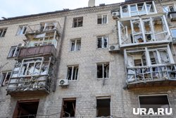 Последствиями удара по центру Донецка стали выбитые в доме окна и разрушенные балконы
