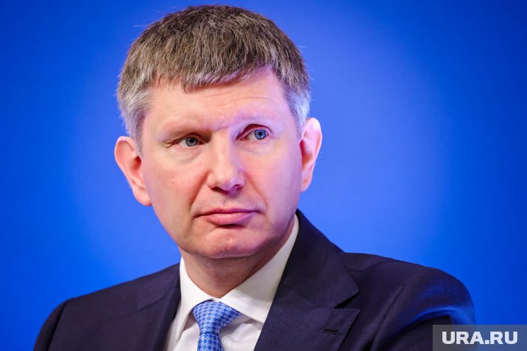 Экономика РФ охлаждается быстрее ожиданий, сказал на Восточном экономическом форуме глава Минэка Максим Решетников