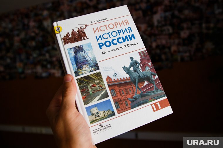 В российских школах ученики будут учиться по новым учебникам (архивное фото)