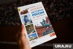 В российских школах ученики будут учиться по новым учебникам (архивное фото)