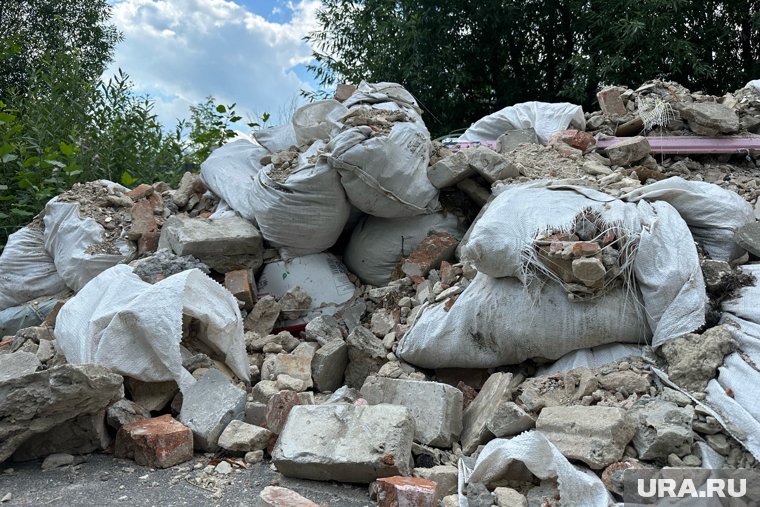 Свалку строительного мусора в Нижневартовске должны ликвидировать дачники