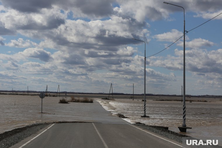 Паводок разрушает дорогу в Нижневартовском районе ХМАО