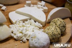 По случаю дня рождения сыроварни устроили дегустацию продукции (архивное фото)