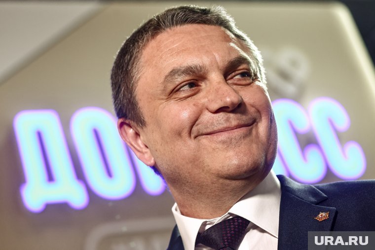 Глава ЛНР Леонид Пасечник посетовал, что парни забирают из Луганска самых красивых девушек