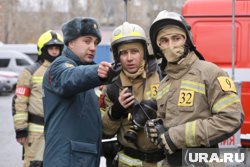 Тушить пожар на место ЧП прибыло 40 спасателей