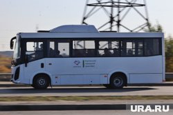 В автобусе находятся два терминала для оплаты билета