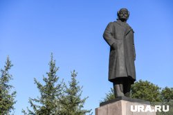 Памятника не было в городе больше года