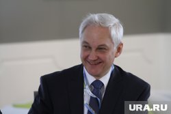 Белоусов наградил военнообязанных женщин