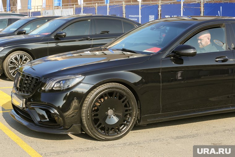 Mercedes, на котором похитители передвигались по Москве, часто мелькал в окружении Кадырова