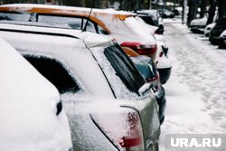 Одни очевидцы утверждают, что в городе выпал мокрый снег