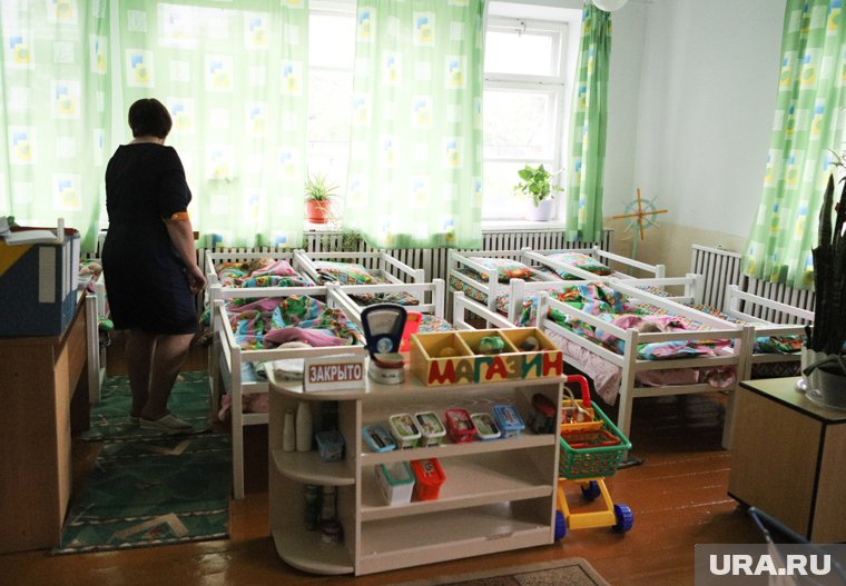 Воспитатель продолжает работать в детском саду