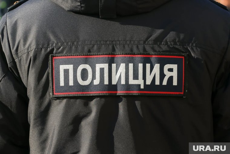 Полицейскому пришлось сделать вид, что он «выгоняет черта» из квартиры, чтобы успокоить бабушку
