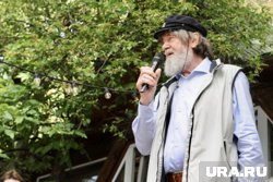 Федор Конюхов приветствует участников парусной регаты