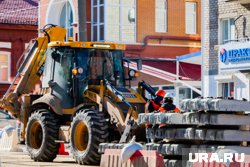 У предпринимателя, который занимается благоустройством в Кургане, приставы изъяли технику (архивное фото)