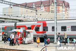 Некоторые поезда задерживаются более чем на четыре часа