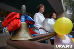 Утром подросток принял участие в торжественной линейке