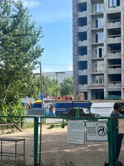 На место приехали скорая и полиция