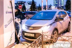 Правительство обязало АЗС обеспечить электрозаправки к 2026 году