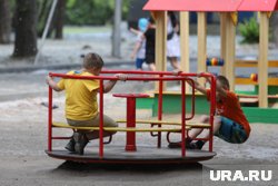 В Заозерном на детской площадке нашли нарушения (архивное фото)