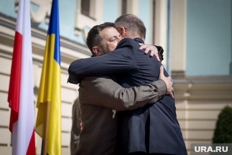 Без поддержки старших братьев Владимир Зеленский не посмел приехать на прямые переговоры с Россией