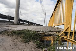Техническое состояние моста вызывает опасения (архивное фото)