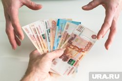 Банки не торопятся снижать процентные ставки по кредитам из-за числа депозитов