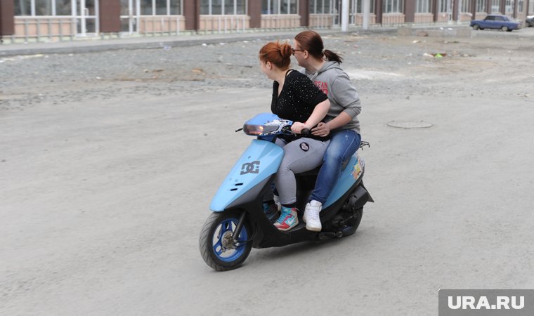 Зачастую на мопедах и питбайках гоняют дети, которые не соблюдают ПДД и не имеют прав (архивное фото)