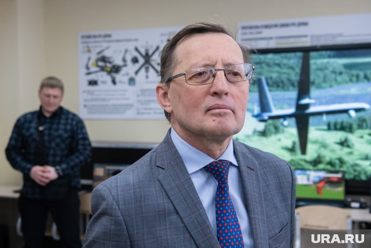 До перевода в правительство Свердловской области Павел Креков работал в сферах образования Тобольска и Тюмени