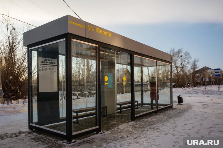 Теплые остановки разделены на две части: открытую и закрытую